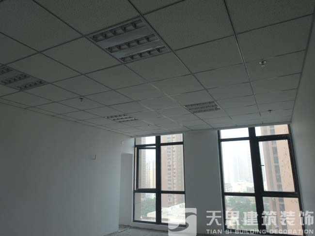 600乘600礦棉板吊頂，600乘600格柵燈